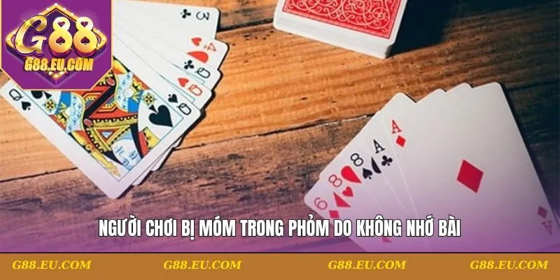 Người chơi bị móm trong Phỏm do không nhớ bài